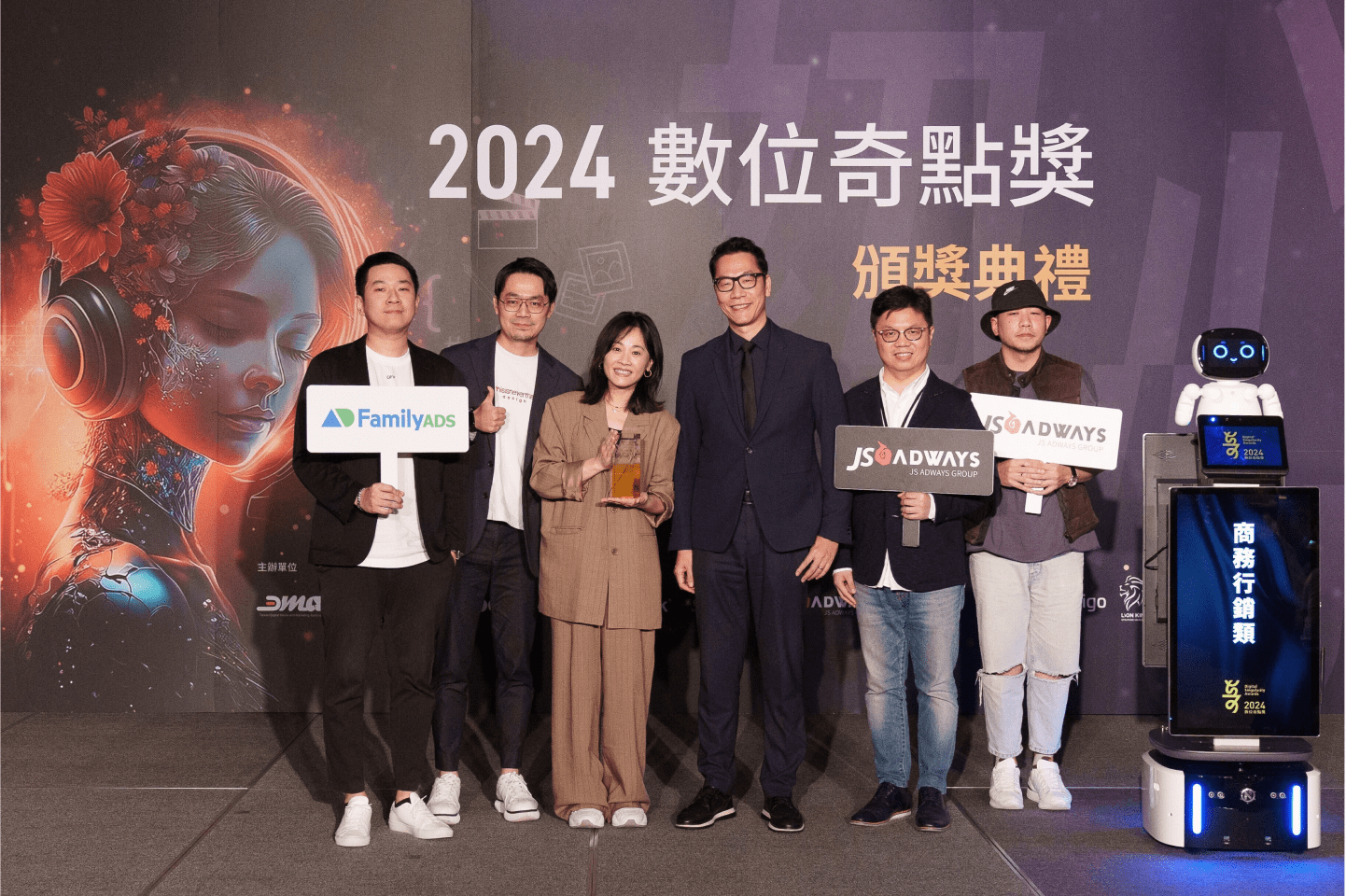 「LINE Family Club」の「The Best Sales Partner」